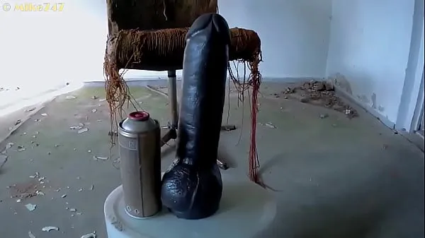 Friske Big black Dildo in abandoned place nye klipp