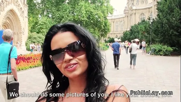 Deux salopes aux gros seins baise en plein air nouveaux clips